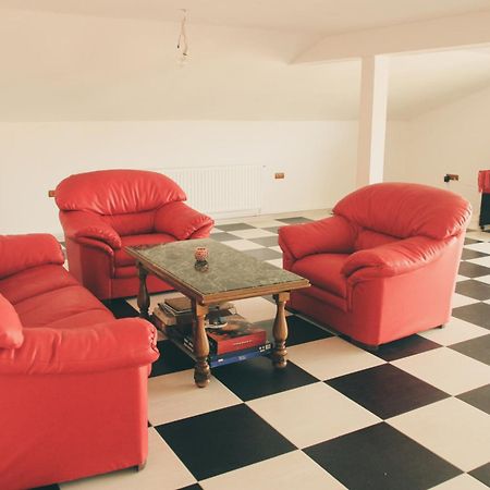 Casa Renti Hotel Novaci-Străini Eksteriør billede