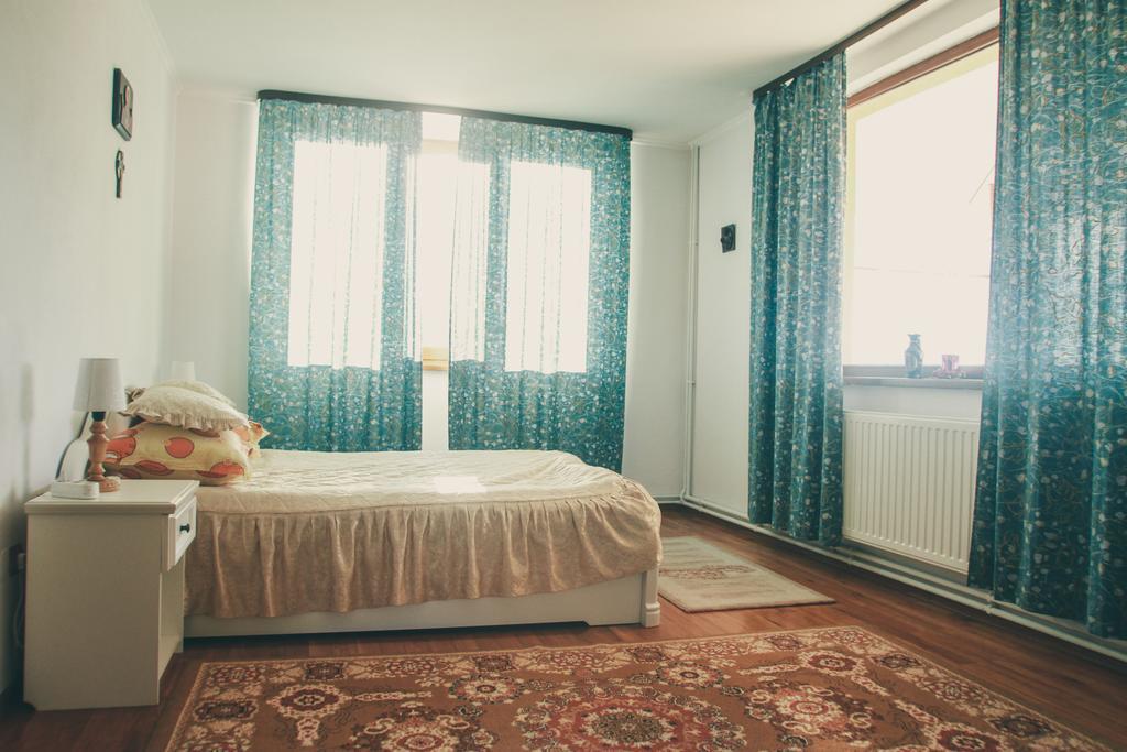 Casa Renti Hotel Novaci-Străini Eksteriør billede