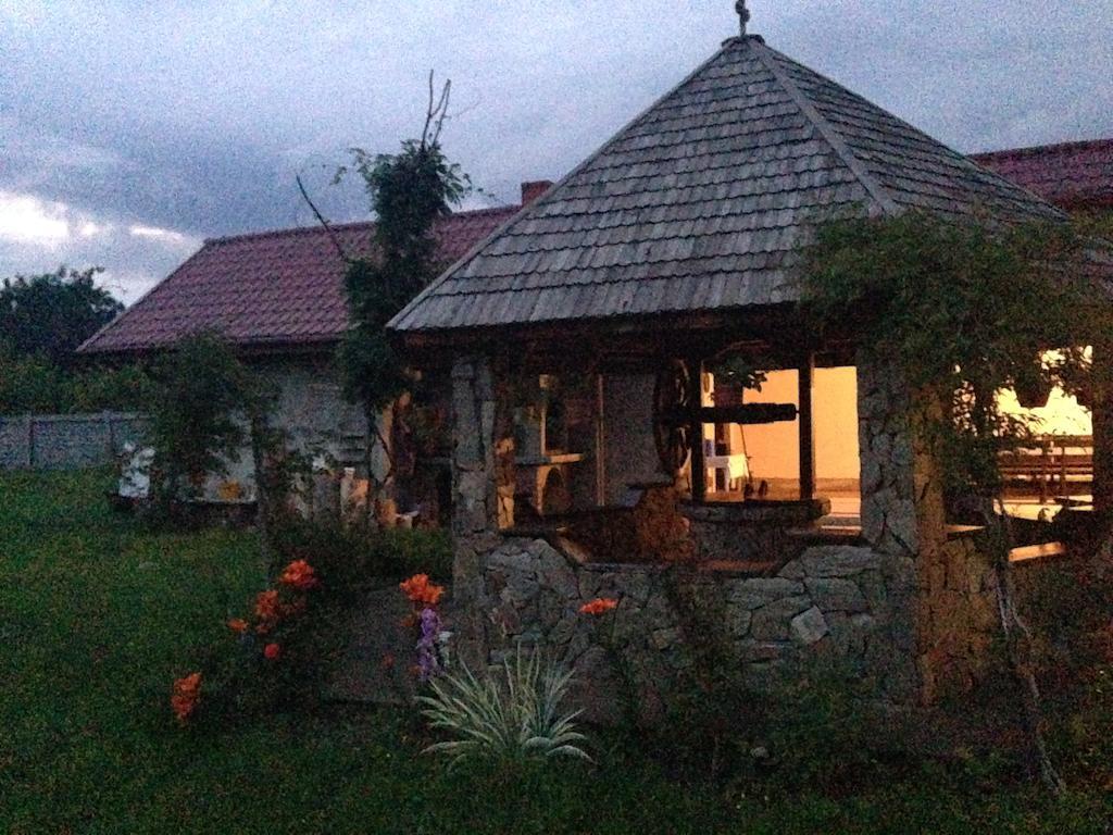 Casa Renti Hotel Novaci-Străini Eksteriør billede